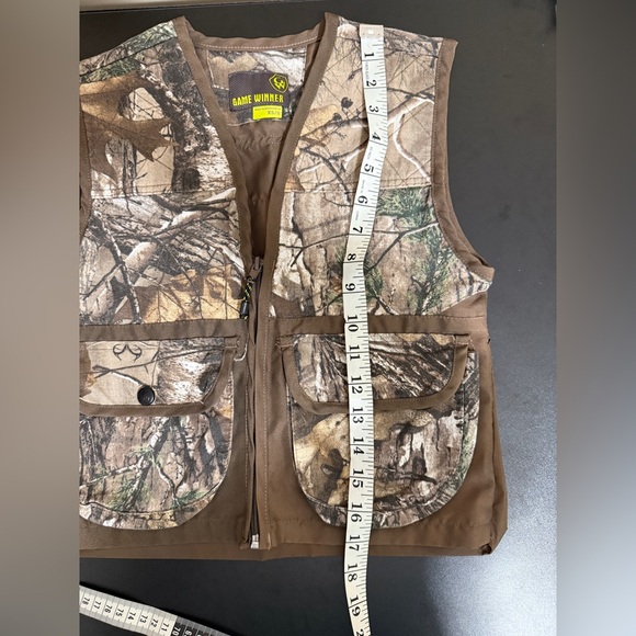 Game Winner Realtree Camouflage Hunting Vest - Picture 13 of 14
